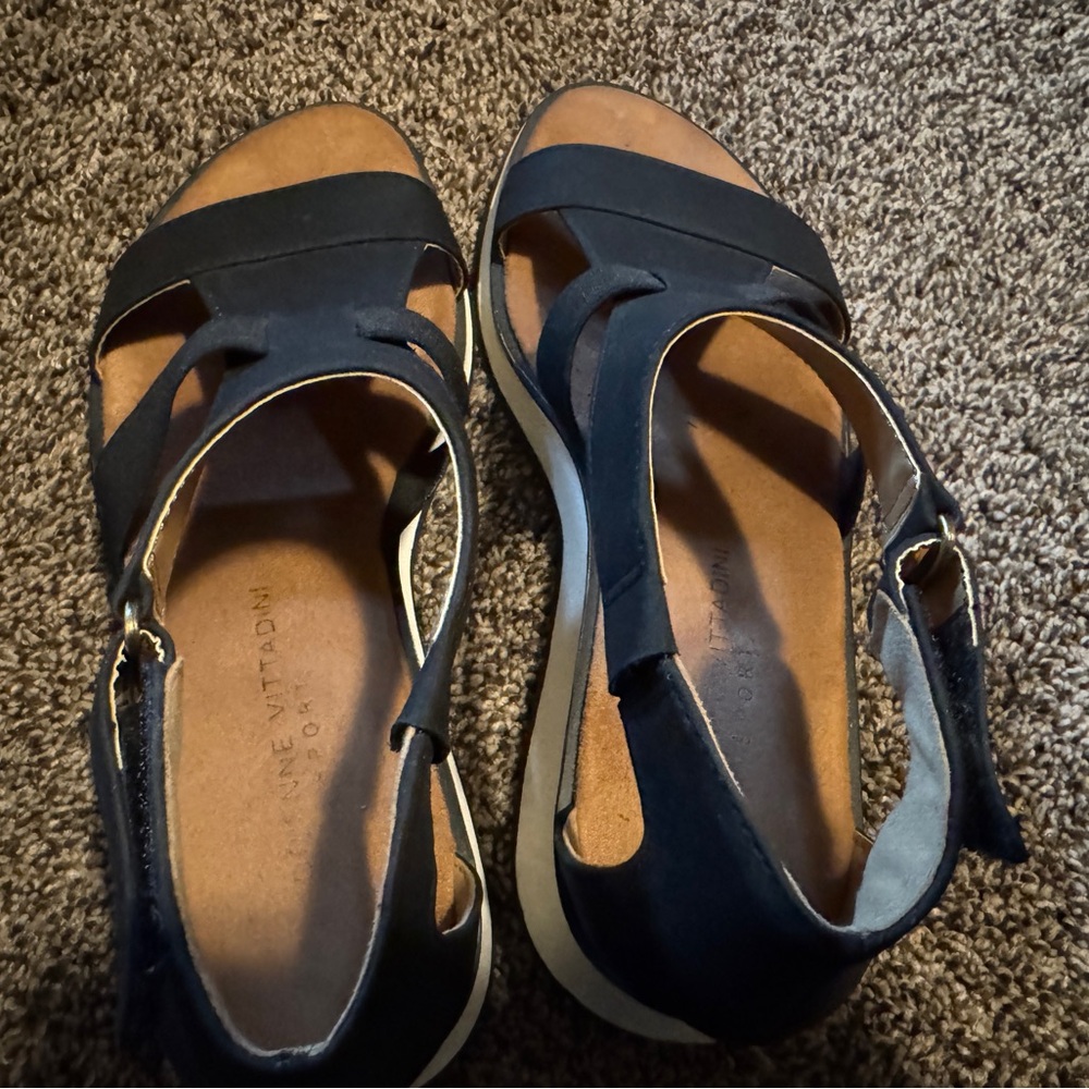 Stylish Black Adrienne Vittadini Women's Sandals - Picture 3 of 5